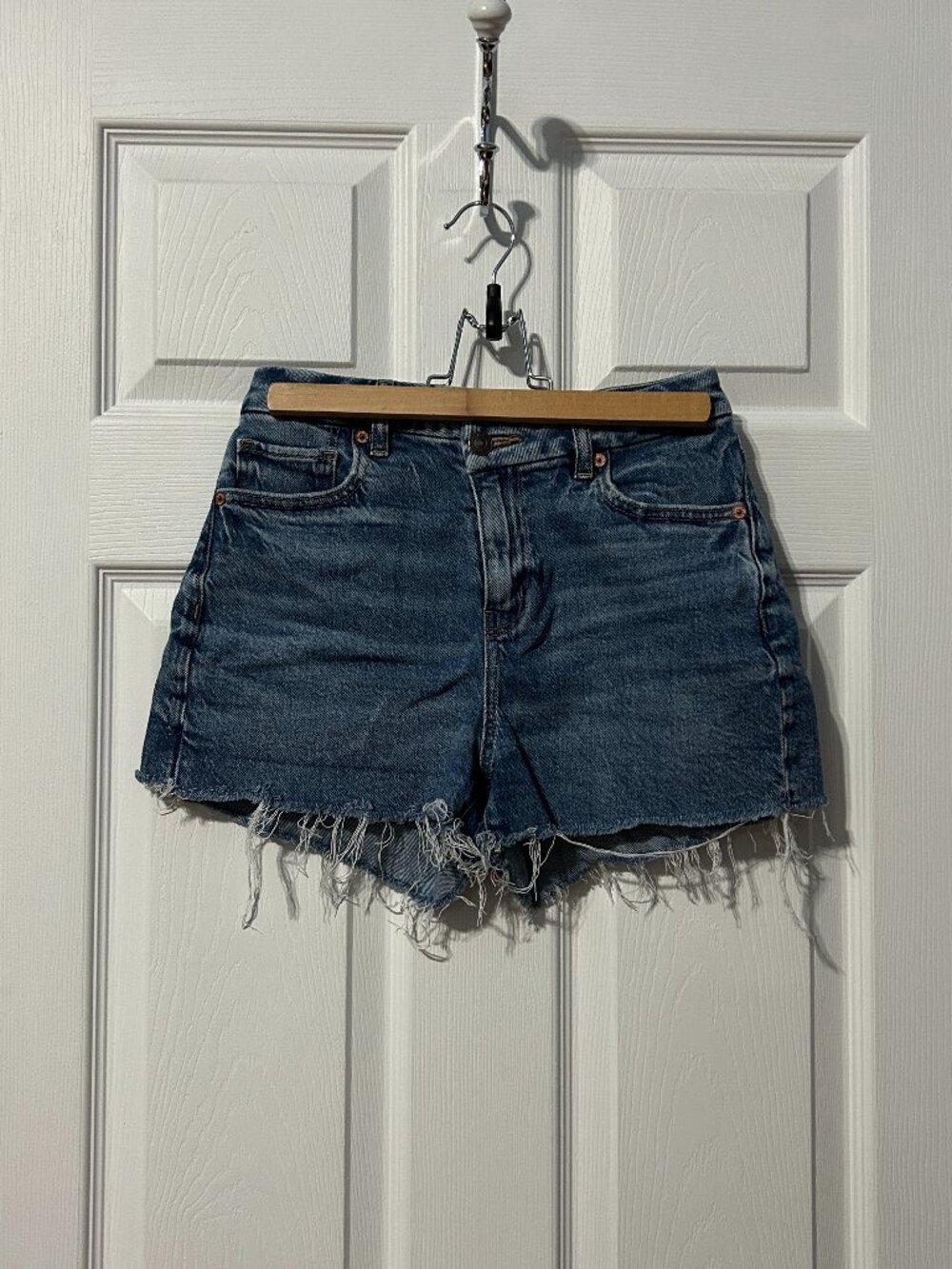 American Eagle v-style waist denim shorts